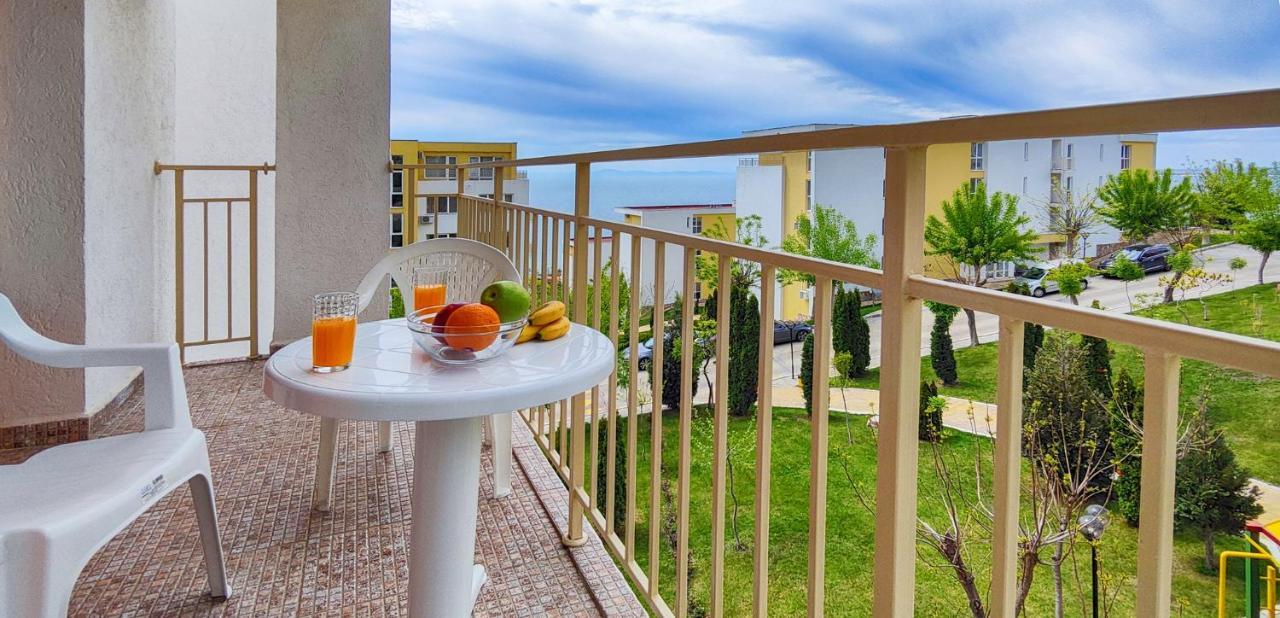 Crown And Imperial Apartments Sveti Vlas Exterior photo