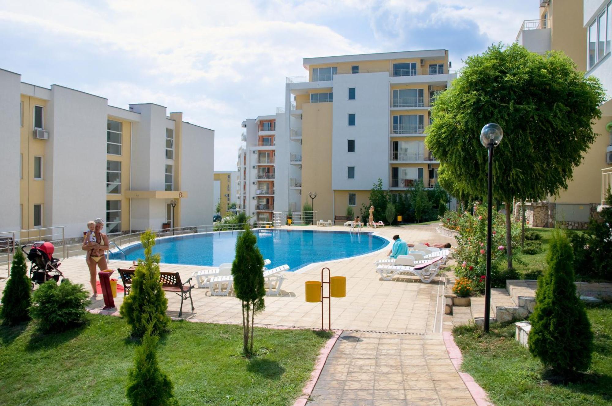 Crown And Imperial Apartments Sveti Vlas Exterior photo