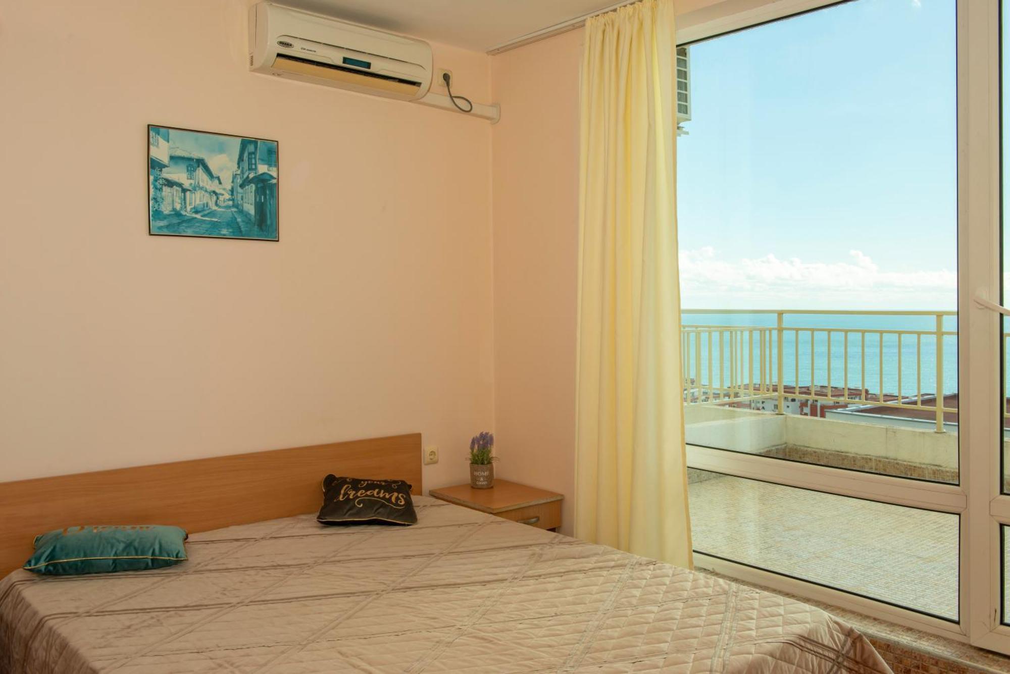 Crown And Imperial Apartments Sveti Vlas Exterior photo
