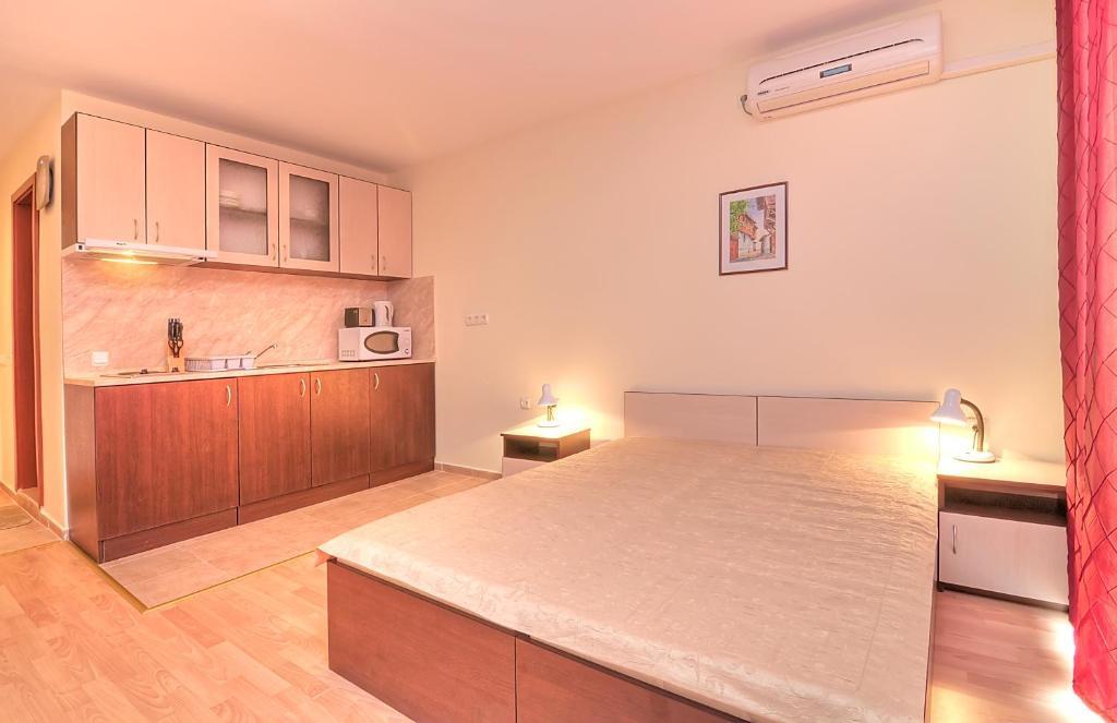 Crown And Imperial Apartments Sveti Vlas Room photo
