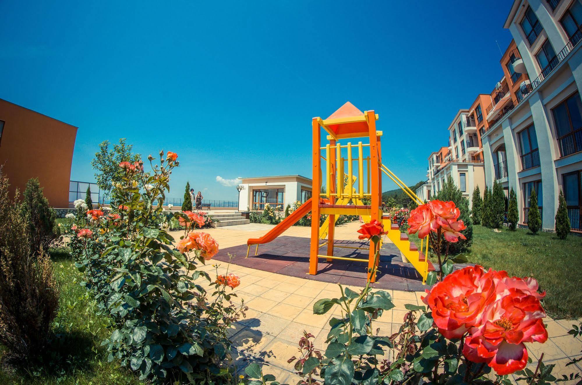 Crown And Imperial Apartments Sveti Vlas Exterior photo